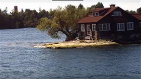 世界最小島嶼尺寸驚人 僅容一棟房
圖／翻攝自idrow1 Youtube