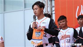 ▲統一獅吳桀睿連任隊長。（圖／記者黃泓哲攝影）