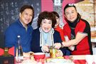 周遊和李朝永一同出席澳洲野生鮑魚攤位活動。（圖／記者楊澍攝影）
