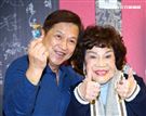 周遊和李朝永一同出席澳洲野生鮑魚攤位活動。（圖／記者楊澍攝影）