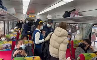 外國女拒口罩失控！列車長一舉他大讚