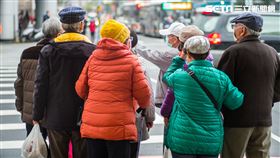 冷氣團/天氣/寒流/羽絨衣（記者陳弋攝影）