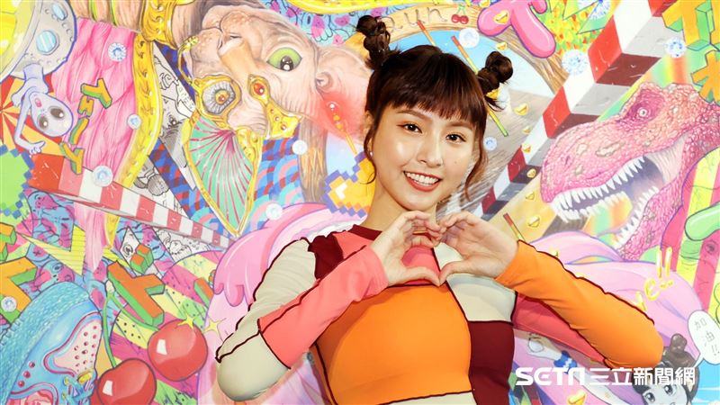 不敢看玩很大　峮峮淚別小鬼仍在療傷