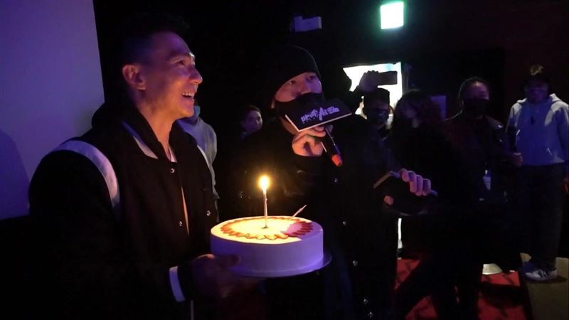 周杰倫過生日　昆凌驚喜送蛋糕遭拆穿