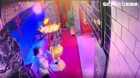 蘇姓女書法家慘遭詐騙集團利用，淪為取款車手遭活逮。（圖／翻攝畫面）