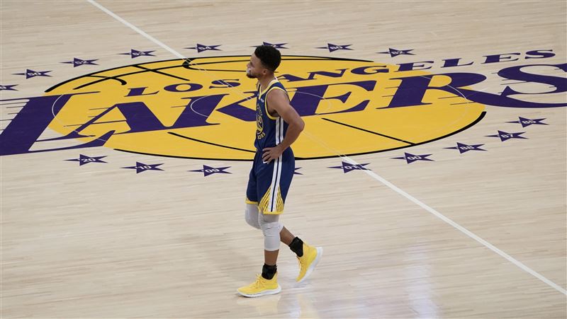 柯瑞1分07秒致勝三分　勇士逆轉勝