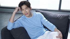 50歲的黃少祺保養超好，受封天菜大叔。（圖／業者提供）