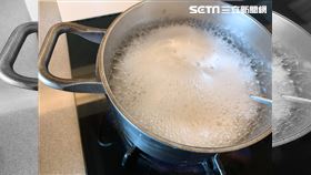 煮麵、冒白泡（圖／記者陳佳鈴）