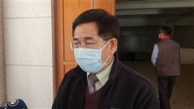 真理大學台文館風波  潘文忠邀張良澤持續參與真理大學台南麻豆校區台灣文學資料館換鎖，拒前館長張良澤於門外，引起軒然大波。教育部長潘文忠（前）19日前往協商後受訪表示，目前麻豆校區將作為真理大學的台灣文學典藏展示所在，將組成專案小組討論文學資料保存，也會邀請張良澤持續參與。中央社記者張榮祥台南攝  110年1月19日