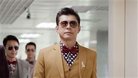蘇炳憲《金不厭詐》飾演禮儀師，卻頻頻搞笑。（圖／北投映像電影有限公司提供）