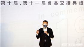 ▲中華職棒新舊任會長吳志揚、蔡其昌交接。（圖／記者邱榮吉攝影）