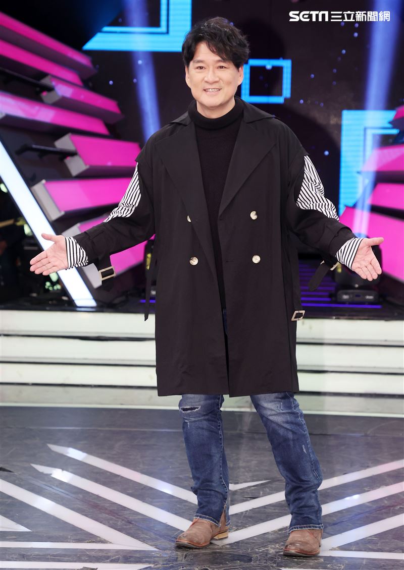 周華健上「綜藝大熱門」為演唱會宣傳。（記者邱榮吉/攝影）