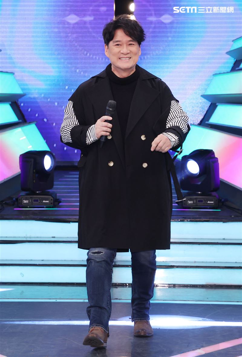 周華健上「綜藝大熱門」為演唱會宣傳。（記者邱榮吉/攝影）