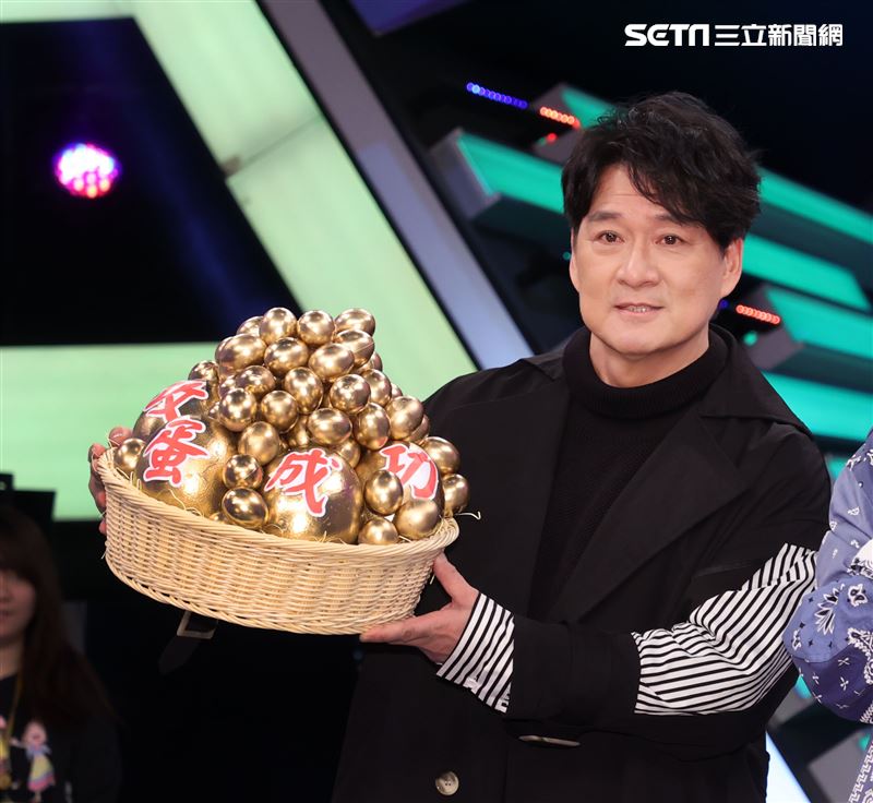 周華健上「綜藝大熱門」為演唱會宣傳。（記者邱榮吉/攝影）