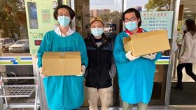 支持醫護行動化為物資  部桃臉書感謝民眾愛心衛生福利部桃園醫院指出，隨著武漢肺炎（2019冠狀病毒疾病，COVID-19）疫情從去年爆發以來，醫院就不時收到民眾捐贈的物資，疫情嚴重時期，幾乎每天都有收到來自民眾的愛心，部桃也特別將這些事蹟公布在臉書上，感謝來自社會的愛心。（衛生福利部桃園醫院提供）中央社記者吳睿騏桃園傳真  110年1月19日