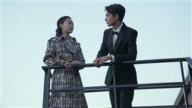 周冬雨與宋威龍為 BURBERRY 代言人。（圖／BURBERRY提供）