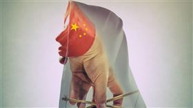 美國國務卿蓬佩奧19日表示，經審慎檢視相關事證，認定中國正對新疆維吾爾族等少數民族進行「種族滅絕」。（中央社製圖）