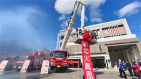 新北消防升梯高度可達70公尺雲梯車啟用新北市政府消防局19日在樹林消防分隊舉辦119消防節慶祝活動，並為新購置升梯高度可達70公尺雲梯車舉辦啟用儀式。（消防局提供）中央社記者王鴻國傳真　110年1月19日