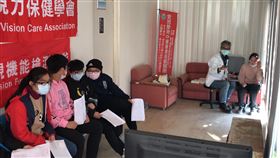 台灣視光視力保健學會到馬祖關懷學童（1）台灣視光視力保健學會團隊赴馬祖，分別前往東引與莒光等離島中的離島宣導視力保健，18日下午為莒光22名學生檢查視力，並免費配送眼鏡，也向學生宣導用眼資訊。（西莒居民提供）中央社記者邱筠馬祖傳真  110年1月19日