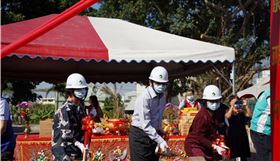 民間資金充沛，前進公共建設，帶動2020年促參簽約金額攀上新台幣1449億元，創10年以來新高。圖為屏東縣「多層級樂活照顧服務園區」2020年12月動土。（屏東縣政府提供）