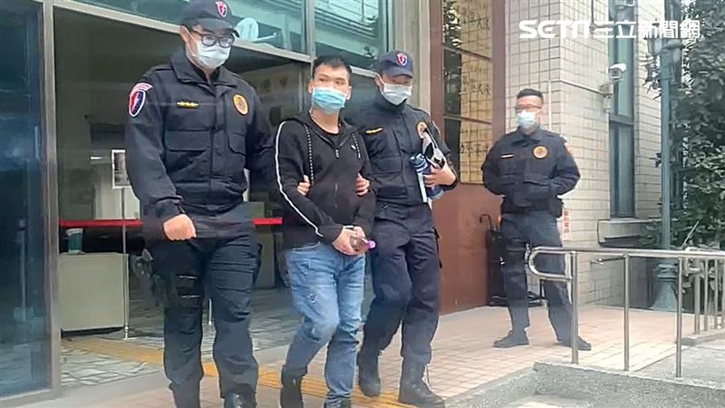 警攔查出租車　他爽快「盡量看」慘了
