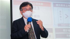 彰化武漢肺炎抗體研究　同儕審查4人回覆給肯定台大公衛學院教授陳秀熙（圖）27日表示，彰化武漢肺炎抗體研究有送國內外同儕審查，有4人已回覆並給予肯定。研究證明高風險者陽性率極低，也證實國內防疫成效。中央社實習記者賴昀岫攝　109年8月27日