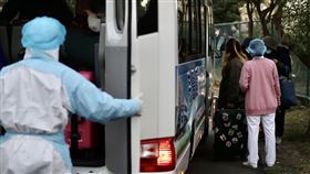 桃園醫院群聚升溫　病患分批陸續清空衛福部桃園醫院武漢肺炎群聚案持續擴大，指揮中心19 日指出，醫院員工有353人需隔離14天，病人將分批陸續清空。中央社記者張皓安攝  110年1月19日