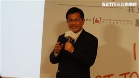 知名Youtuber與交通部長林佳龍合作拍攝「小心隔夜醉」宣導影片。（圖／記者陳宜加攝影）