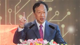 鴻海研究院揭牌　郭台銘致詞鴻海研究院4日上午舉行揭牌儀式，鴻海創辦人郭台銘致詞表示，台灣未來要有更多護國神山，要有更多的新生兒，未來過程中要有更多公司投入研發，讓更多人才加入轉型升級產業的行列。中央社記者裴禛攝　110年1月4日