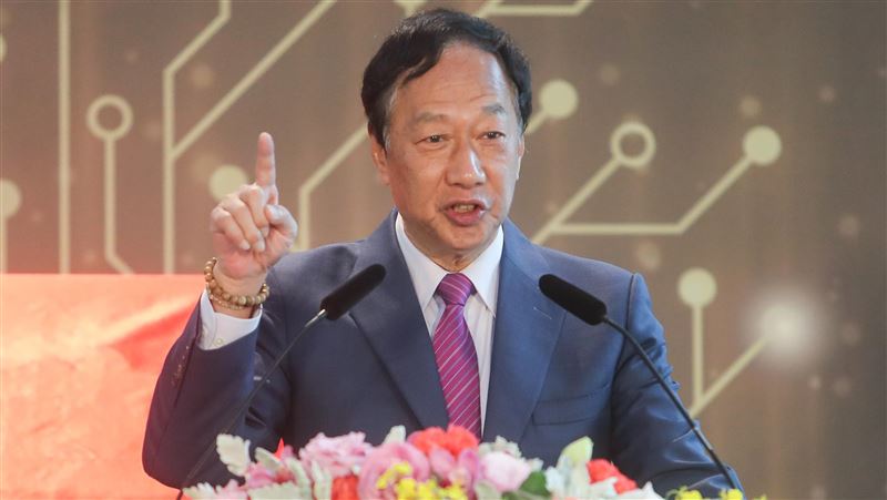 推銷美華泰線上商城　郭台銘：我捲毛