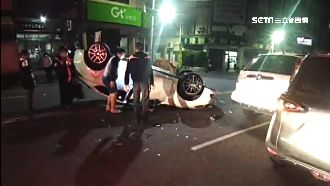 休旅車翻覆躺路中　女嚇哭：我沒撞過