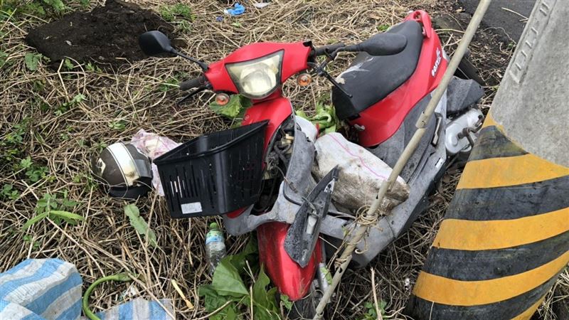 新／8旬婦騎車撞路燈桿　頸部斷裂亡