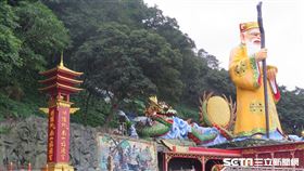 烘爐地、恐龍、廟