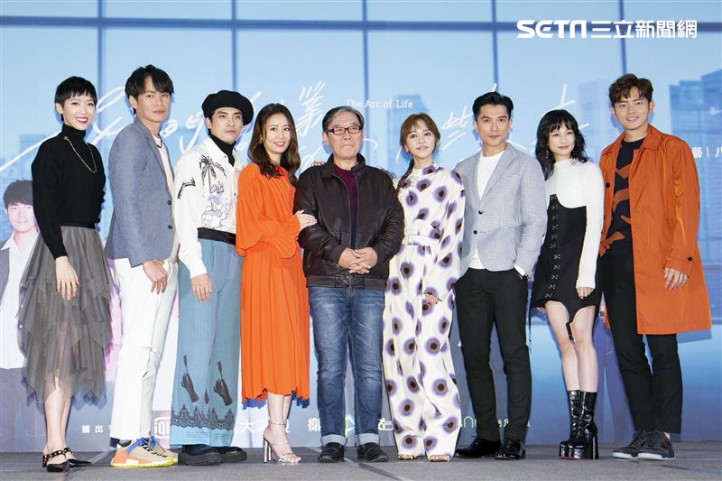 陳意涵、林心如、邱澤、簡嫚書、宥勝、李立群、李元元、黃鐙輝出席她們創業的那些鳥事首映記者會。（圖／記者楊澍攝影）