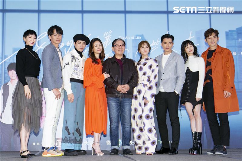 陳意涵、林心如、邱澤、簡嫚書、宥勝、李立群、李元元、黃鐙輝出席她們創業的那些鳥事首映記者會。（圖／記者楊澍攝影）