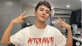 孫生8日被控訴對COSER拍片性騷、不禮貌等等。（圖／翻攝自IG）