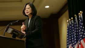 總統蔡英文出席休士頓僑宴，並致詞表示新政府自去(2016)年5月就任以來，致力深化臺美關係。美國是台灣最重要的盟友與朋友，在臺灣人民的心中佔有相當特殊的地位。（圖／總統府提供）