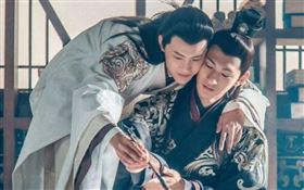 漢哀帝寵愛男伴董賢的行徑非常誇張。（圖／《母儀天下》劇照）