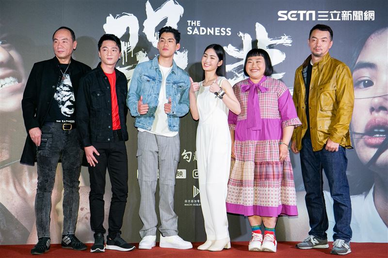 王自強、藍葦華、朱軒洋、雷嘉納、陳映如、邱彥翔出席電影《哭悲》首映會。（圖／記者楊澍攝影）