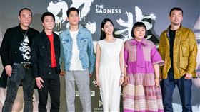 王自強、藍葦華、朱軒洋、雷嘉納、陳映如、邱彥翔出席電影《哭悲》首映會。（圖／記者楊澍攝影）