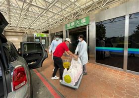 部立桃園醫院,武漢肺炎,正忠排骨飯,董事長,王致中,便當,醫療人員。（圖／翻攝自正忠排骨飯臉書）