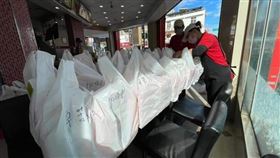 部立桃園醫院,武漢肺炎,正忠排骨飯,董事長,王致中,便當,醫療人員。（圖／翻攝自正忠排骨飯臉書）