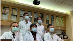 前進指揮所在桃醫成立第5天，指揮官王必勝緊盯指揮中心記者會，會後於臉書PO文，發出5點說明。（圖／翻攝自王必勝臉書）