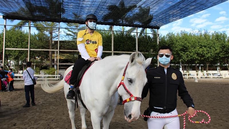 新北升格十年！騎警關懷弱勢馬術體驗