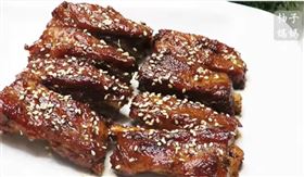 柚子媽媽,蜜汁排骨。(圖/柚子媽媽來上菜授權)