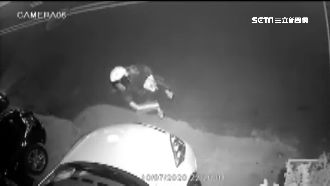 遮也沒用！檢舉達人半夜拆遮牌布硬拍