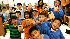 孩子的書屋  第二個家台東「孩子的書屋」是孩子的避風港，是孩子的第二個家（圖）。創辦人陳俊朗從照顧兒子的同學開始，踏上教育救援的道路。（陳俊朗提供）中央社記者黃旭昇新北傳真  108年2月5日