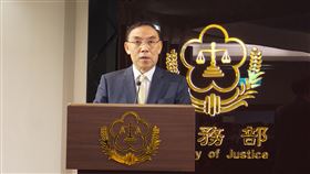 石木欽案爆司法人員不當接觸　檢調20人入列石木欽案爆出多名司法官與富商翁茂鍾不當接觸，法務部張蔡清祥（圖）18日公布調查報告，11名檢察官、檢察長及9名調查人員將依情節行政議處或司法調查，與翁男相關4案將重啟調查。中央社記者林長順攝  110年1月18日