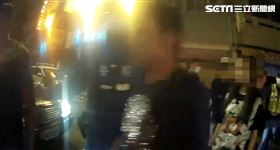 瞎爆！訪友敲錯門還打人　全進警察局(圖/翻攝畫面)