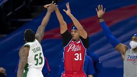 ▲柯瑞弟（Seth Curry）回歸飆進3顆三分球。（圖／美聯社／達志影像）